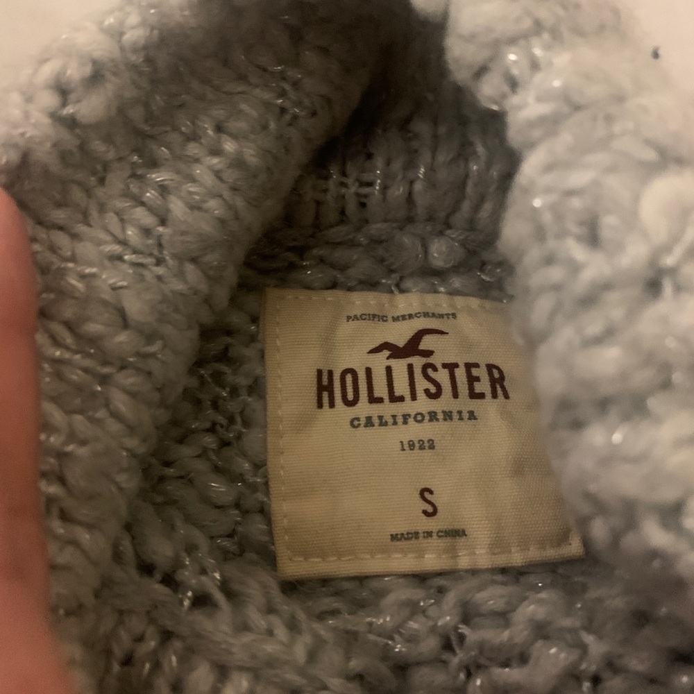 Hollister Cropped Sweater - Picture 2 of 3